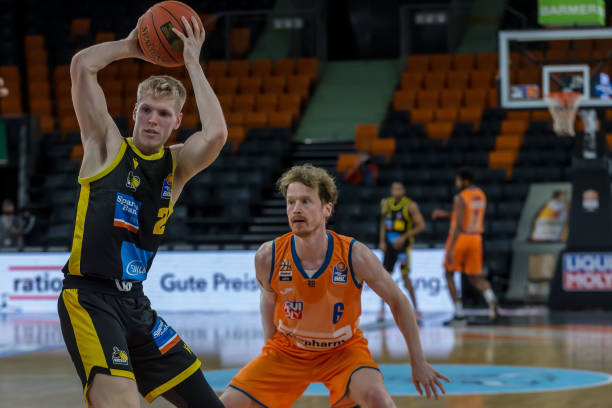 以丹尼尔斯 以丹尼尔斯