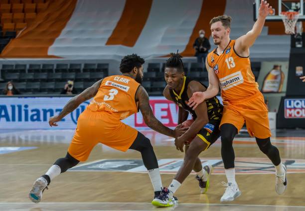 两次未命中 两次未命中