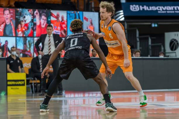 努涅斯各方 努涅斯各方