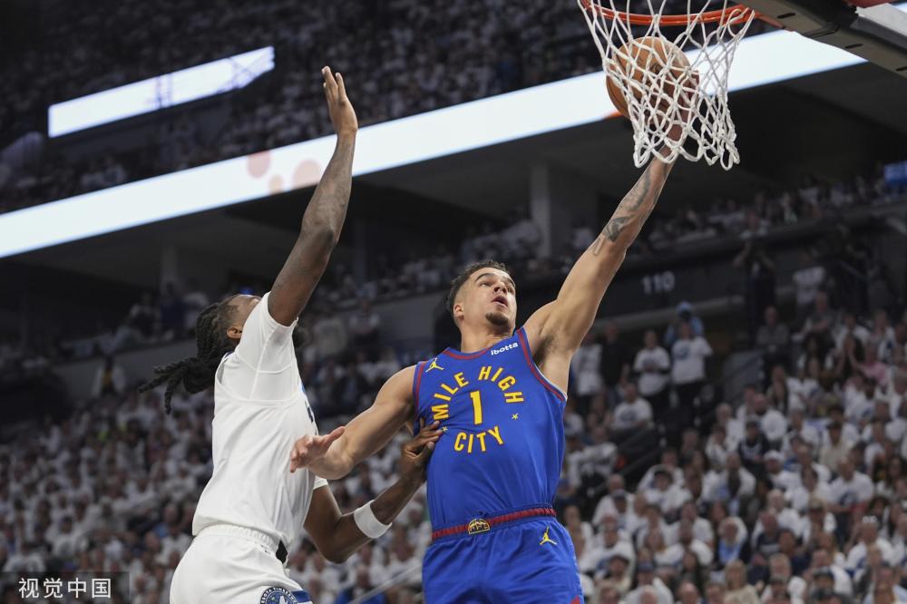 个年轻球员 个年轻球员